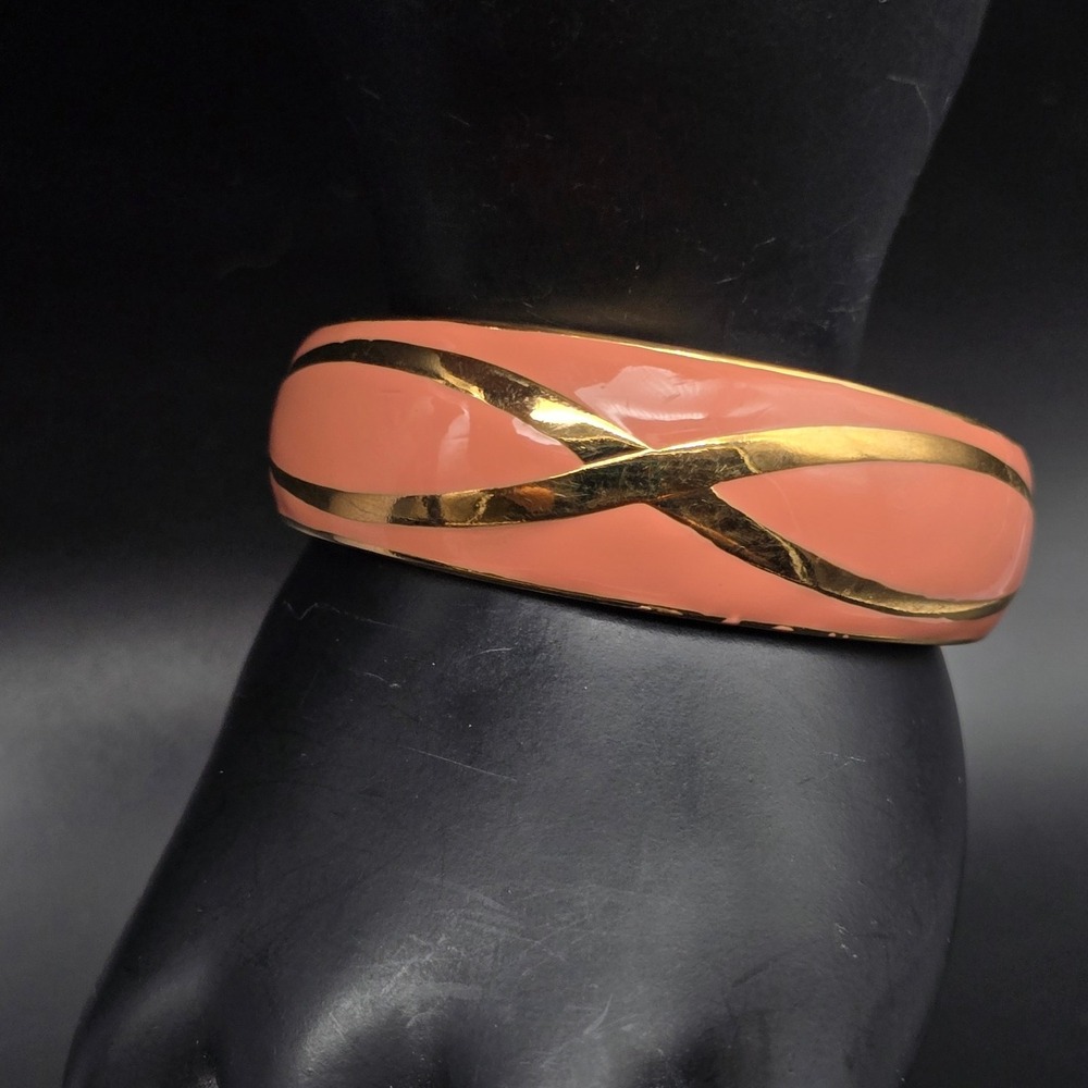 Avon 1987 Fashion Pastel Cuff Bracelet Peach Enamel Gold Tone Criss Cross